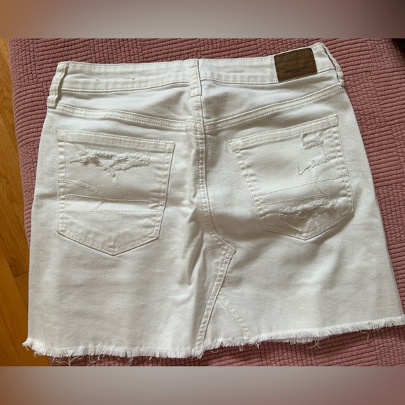 American Eagle, White Ripped Denim Skirt, Size 6 - Picture 2 of 4